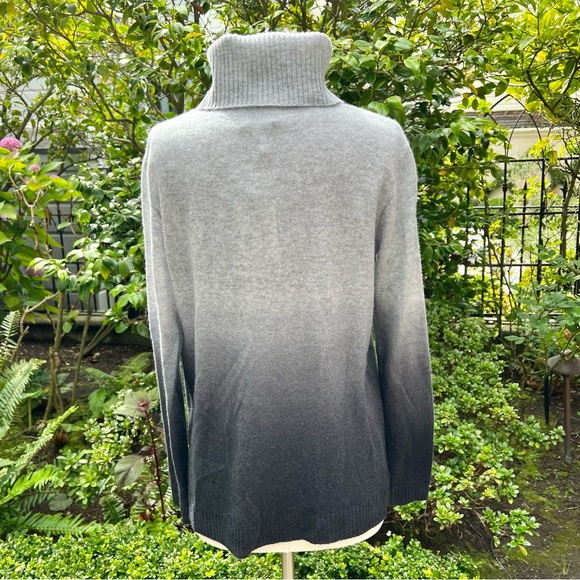 QUINN Dip Dye Turtle Neck Cashmere Sweater Black Gray Sz S - Picture 2 of 10